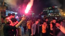 Muş'ta Galatasaray taraftarı şampiyonluğu ve Fenerbahçe galibiyetini coşku ile kutladı