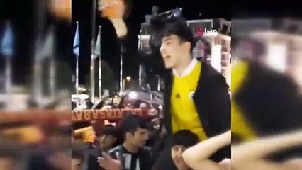 Galatasaray Derbi Galibiyetini Ezeli Rakipleriyle Kutladı