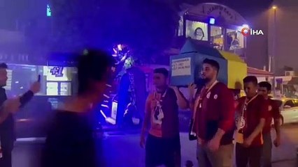 Les fans de Galatasaray ont soulevé le cercueil symbolique de Fenerbahçe à Antalya