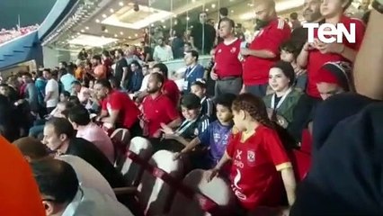 وليد سليمان وايهاب توفيق  وعماد متعب  يطهر عليهم علامات التوتر اثتاء مشاهده المباراة