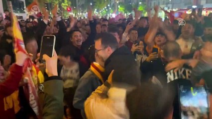 UŞAK - Uşak'ta Galatasaraylı taraftarlar şampiyonluğu kutluyor