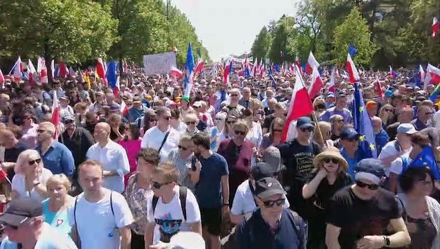 Protesto reúne meio milhão de pessoas em Varsóvia