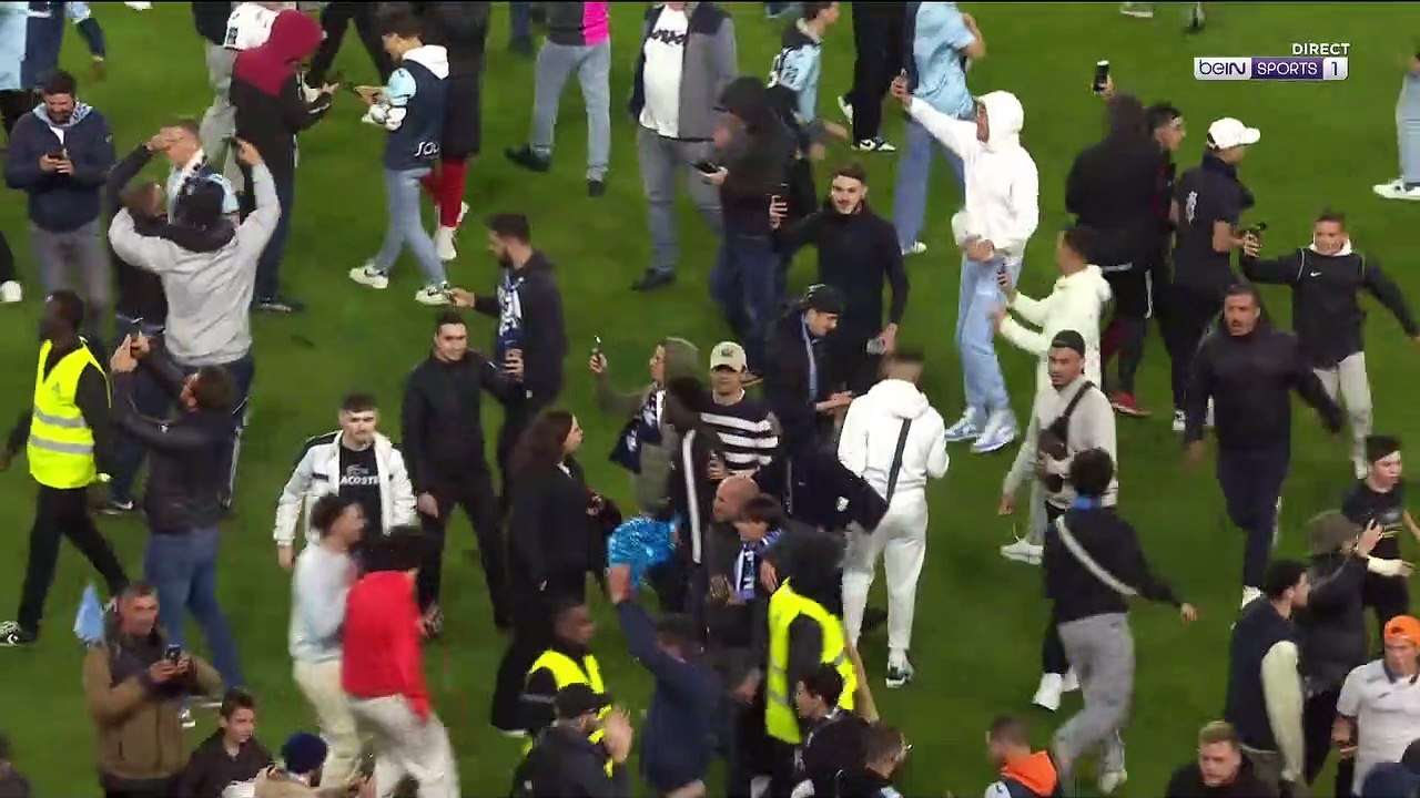 Les Havrais envahissent le terrain MAIS LE MATCH N'EST PAS TERMINÉ