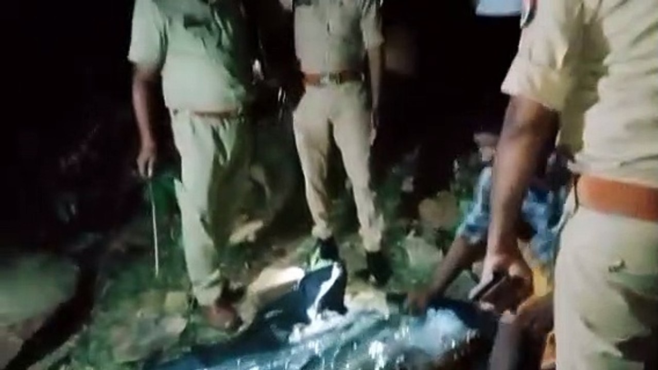 Chitrakoot News: अज्ञात शव मिलने से क्षेत्र में मचा हड़कंप,देखे वीडियो