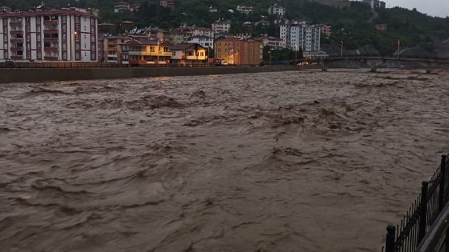 Kastamonu’da iş yeri ve evleri su bastı