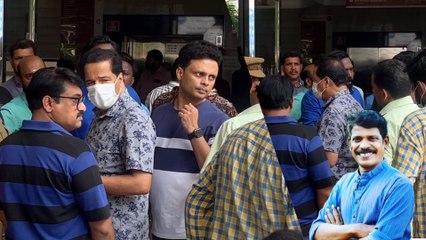 പുറത്തെത്തിച്ചില്ല,സുധിയെ അവസാനമായി കാണാൻ എത്തിയ സ്റ്റാർ മാജിക് ടീം