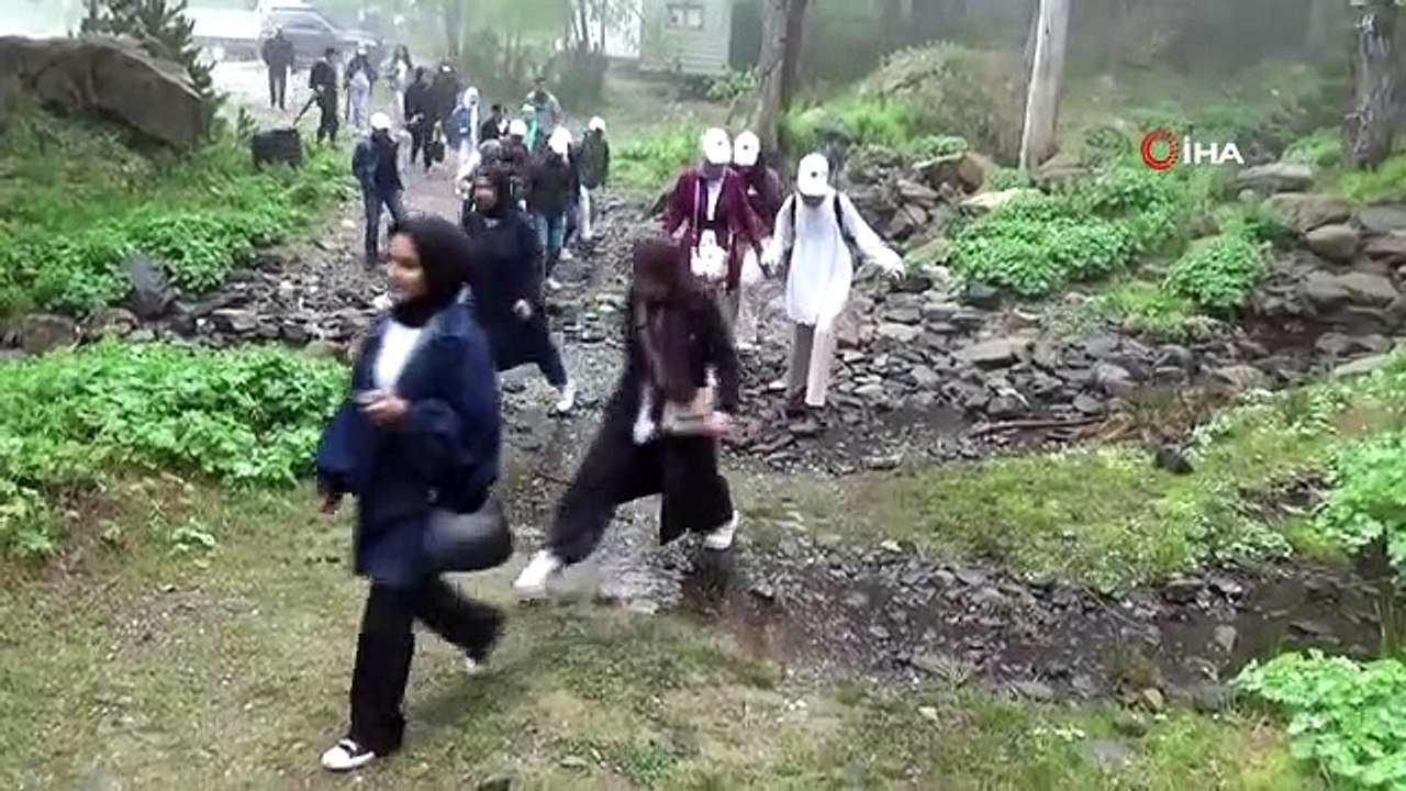 İstanbul'un fethinde rol oynayan Kazdağı Göknarı için gençler doğa yürüyüşü gerçekleştirdi