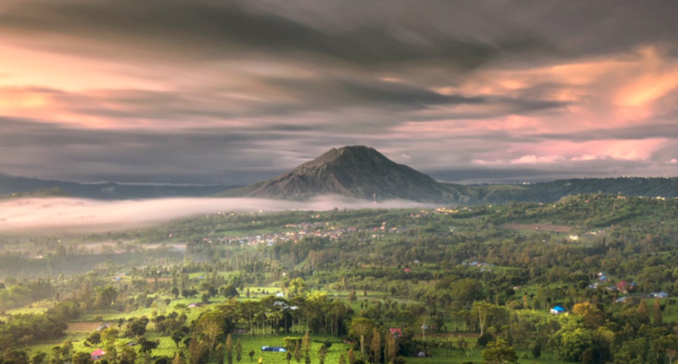Bali sperrt heilige Berge wegen nackten Touristen
