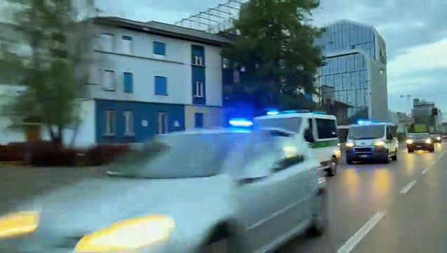 Milano, l'operazione della polizia locale nel campo nomadi di via Bonfadini