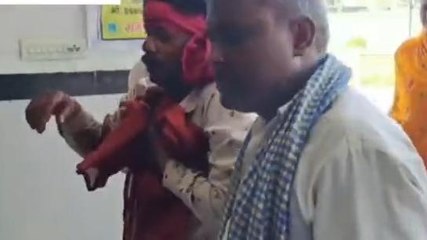 छतरपुर: सांप को बचाने के चक्कर में दो बाइकों की हुई भिंड़त,घायलों का उपचार जारी