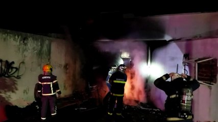 Foco de incêndio em imóvel abandonado mobiliza Corpo de Bombeiros no centro