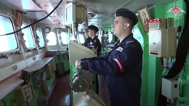 La marine de la Fédération de Russie lance des exercices dans les mers orientale et occidentale