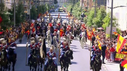 Los Reyes, aclamados entre vítores y aplausos en Granada