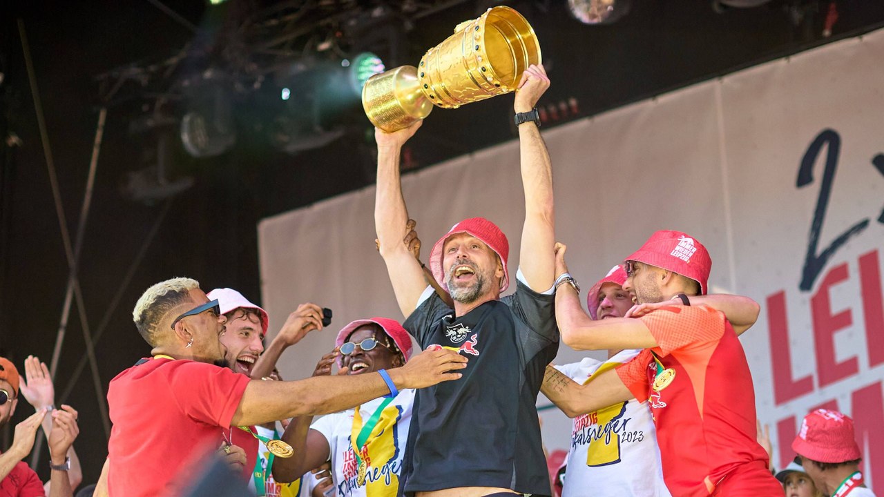 Rose auf Pokalfeier: 'Demut tut immer gut im Leben'