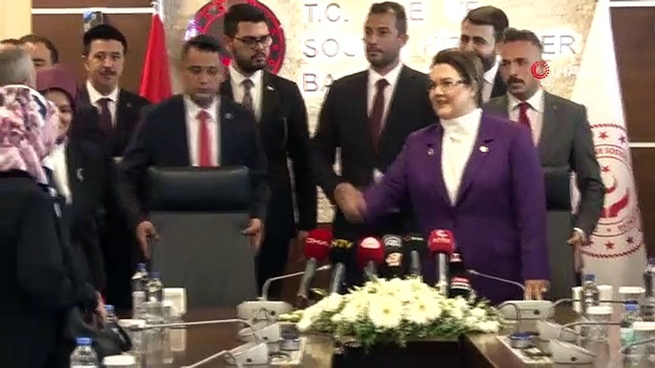 Cérémonie de passation de pouvoir au ministère de la Famille et des Services sociaux