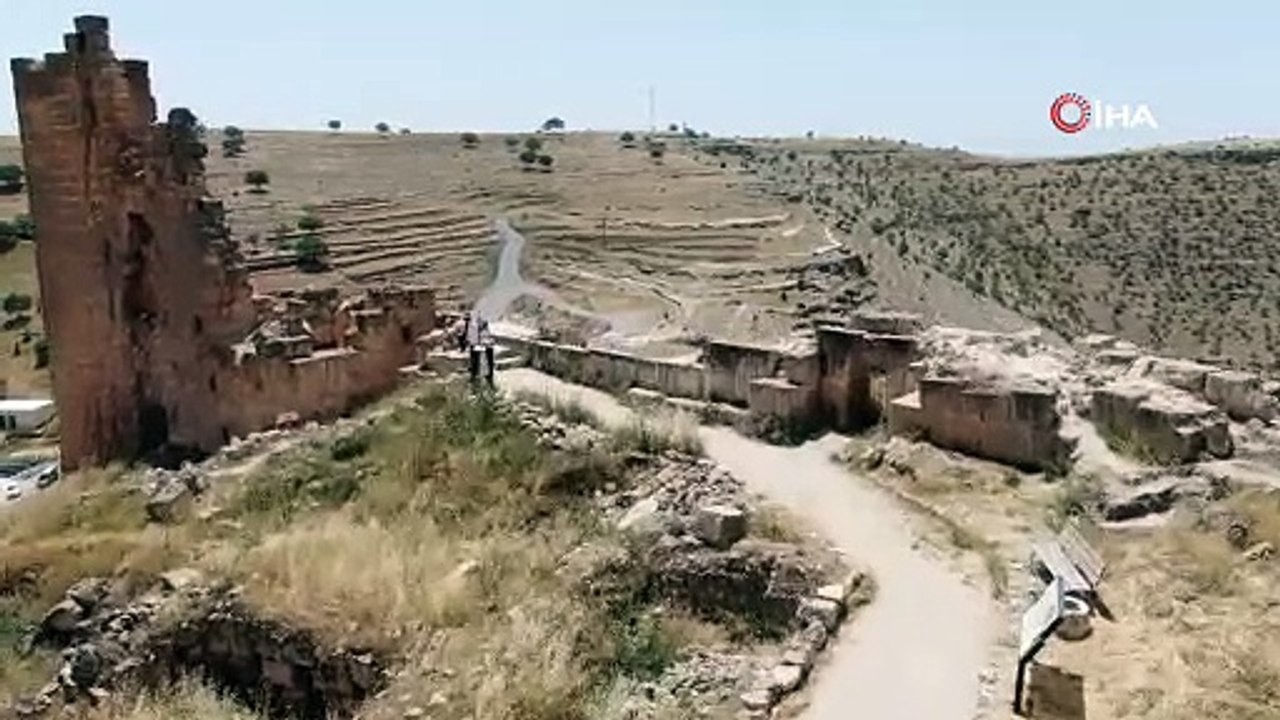 3 bin yıllık Zerzevan Kalesi’nin altında devasa yapılar tespit edildi