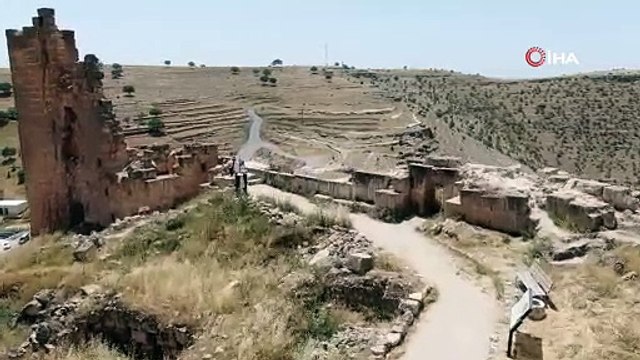 3 bin yıllık Zerzevan Kalesi’nin altında devasa yapılar tespit edildi