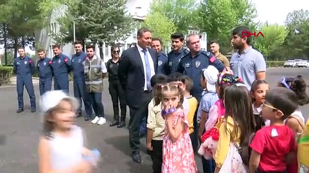 Des élèves du primaire nommés d'après le pilote martyr Cengiz Oruç ont été accueillis à la direction de la branche de l'aviation