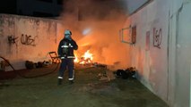 Bombeiros combatem princípio de incêndio em imóvel desocupado no Centro de Cascavel