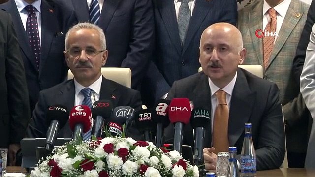 La cérémonie de remise a eu lieu au ministère des Transports et des Infrastructures