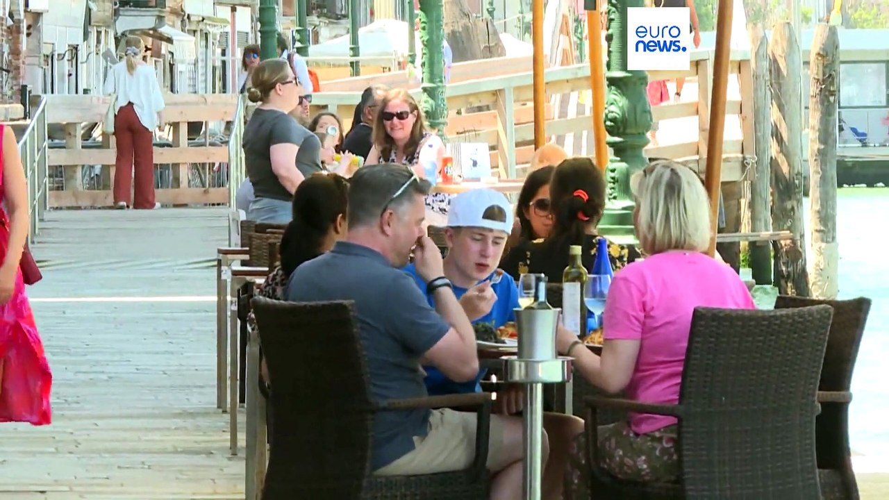 Mit Kunstbüchern gegen den Massentourismus