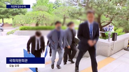 경찰, MBC 기자 이어 최강욱 압수수색