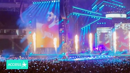 Romeo Santos Trae A Un Fanático Al Escenario Para Cantar Con Él Durante Su Conci