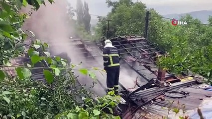 Maison de plain-pied livrée aux flammes devenue inutilisable