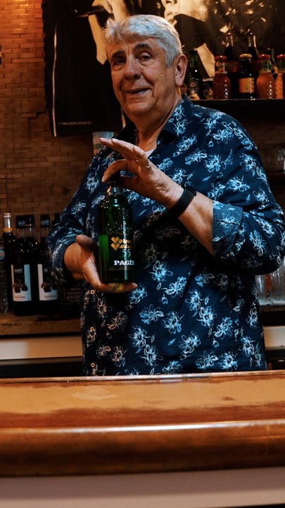 Après avoir dû fermer leur bar, Serge et Michèle rouvrent finalement la Divette de Montmartre