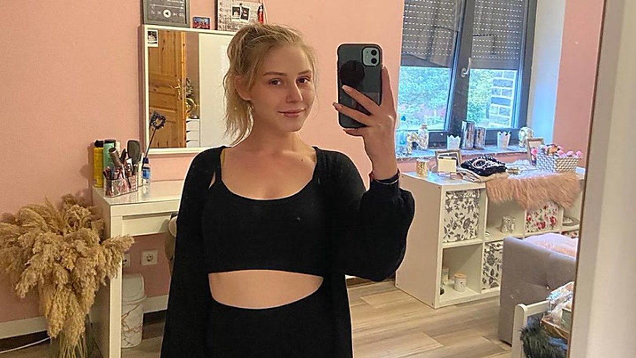 Loredana Wollny im Mini-Rock: Hier zeigt sie ihre Tattoos