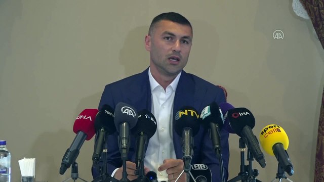 İSTANBUL - Burak Yılmaz, futbolu bıraktığını açıkladı