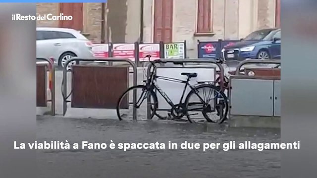 Bomba d'acqua a Fano, strade e sottopassi allagati
