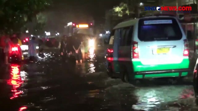 Kawasan Kopo Bandung Terendam Banjir Usai Hujan Deras, Warga Keluhkan Drainase Kecil