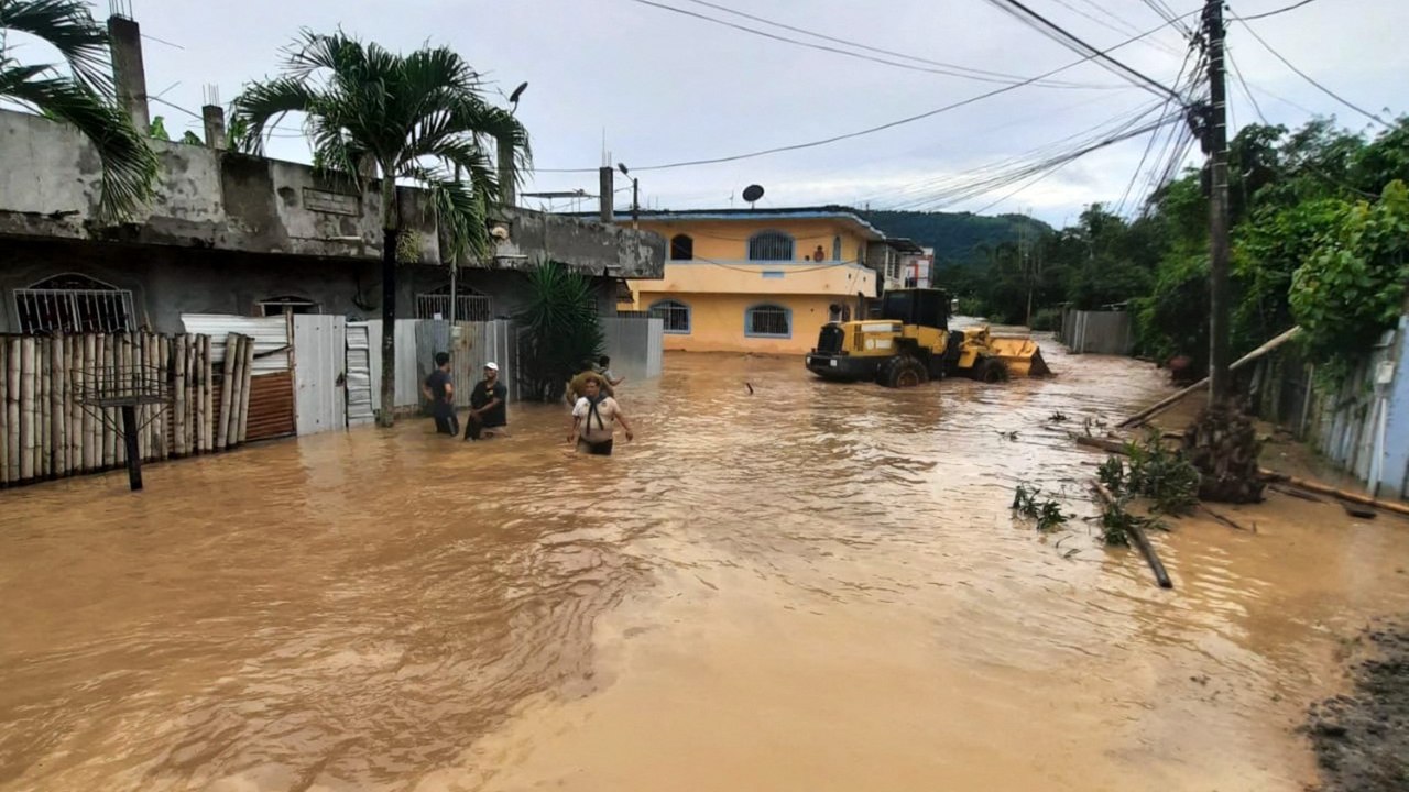 500 personas fueron evacuadas en Ecuador debido...