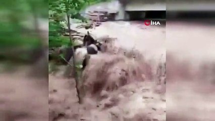 Tokat'ta Sağanak Yağış Nedeniyle Yol Ulaşıma Kapandı