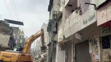 50 houses broken in KD Gate widening, Corporation engaged in lifting debris