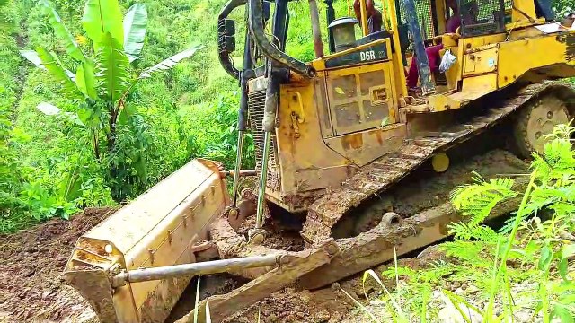 Revival of Caterpillar Bulldozer D6R XL Repairing and Rebuilding Rocky Roads