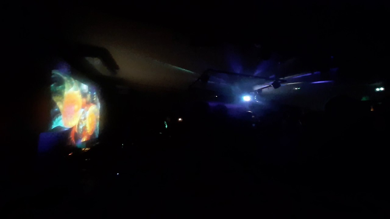 A f t e r. Satur day nig ht. Avec tout mon Respect pour les Têtes d'Artistes Musicaux que j'ai pu ré-entendre, ou que j'ai pu enfin découvrir grâce aux Sables et à l'âge de ma Descendance qui ma permis de voyager seule: la Cerise sur le Gâteau > que Voici