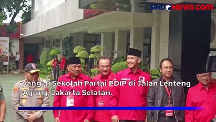 Kenakan Batik Merah, Jokowi Hadir di Rakernas III PDI Perjuangan