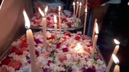 ভয়াবহ ট্রেন দুর্ঘটনায় মৃতদের আত্মার শান্তি কামনায় মোমবাতি জ্বালিয়ে শ্রদ্ধাঞ্জলি