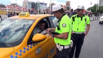 Başkasının ehliyeti ile trafiğe çıkan taksici, denetime takıldı