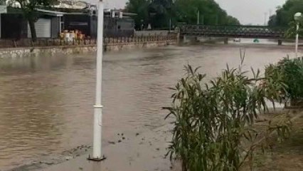 Una fuerte tormenta anega las calles de Consuegra (Toledo).