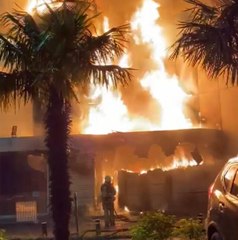 Hırsız girdiği sanılan teknoloji mağazasında yangın çıktı