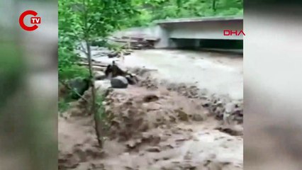 TOKATTA SAĞANAK MENFEZLERİ TIKADI, 5 MAHALLEYE ULAŞIMI SAĞLAYAN YOL GÖLE DÖNDÜ