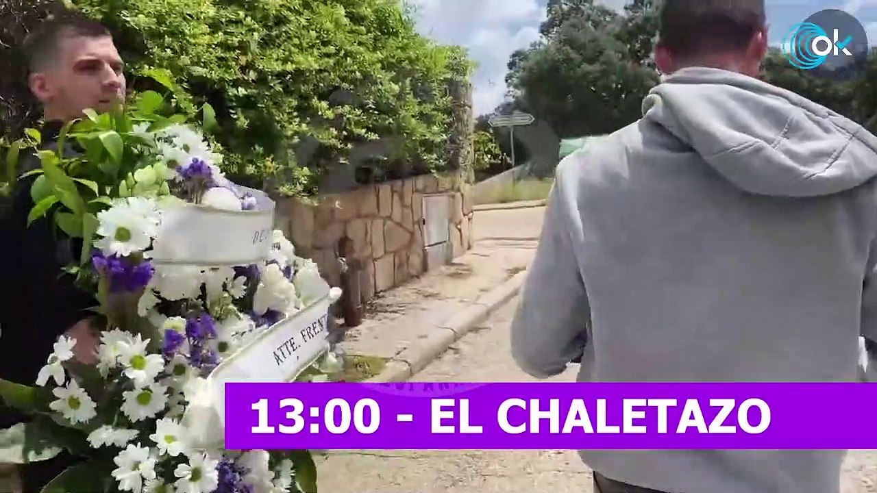 Izquierdistas desencantados con Podemos dejan una corona de difuntos en el casoplón de Iglesias y Montero