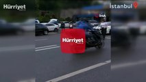 Trafiği durdurup yardım etmek istedi, karganın saldırısına uğradı: O anlar kamerada