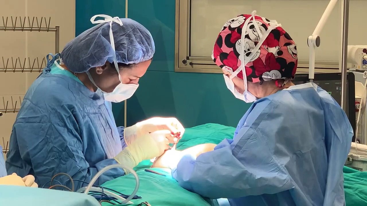 Tüp Mide Ameliyatı Sonrası Memelerim Nasıl Dikleşir? | Op. Dr. Leyla ARVAS | #memeestetiği