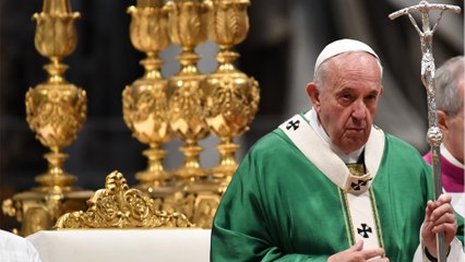GALA VIDÉO - Le pape François hospitalisé une nouvelle fois : que sait-on de son état de santé ?