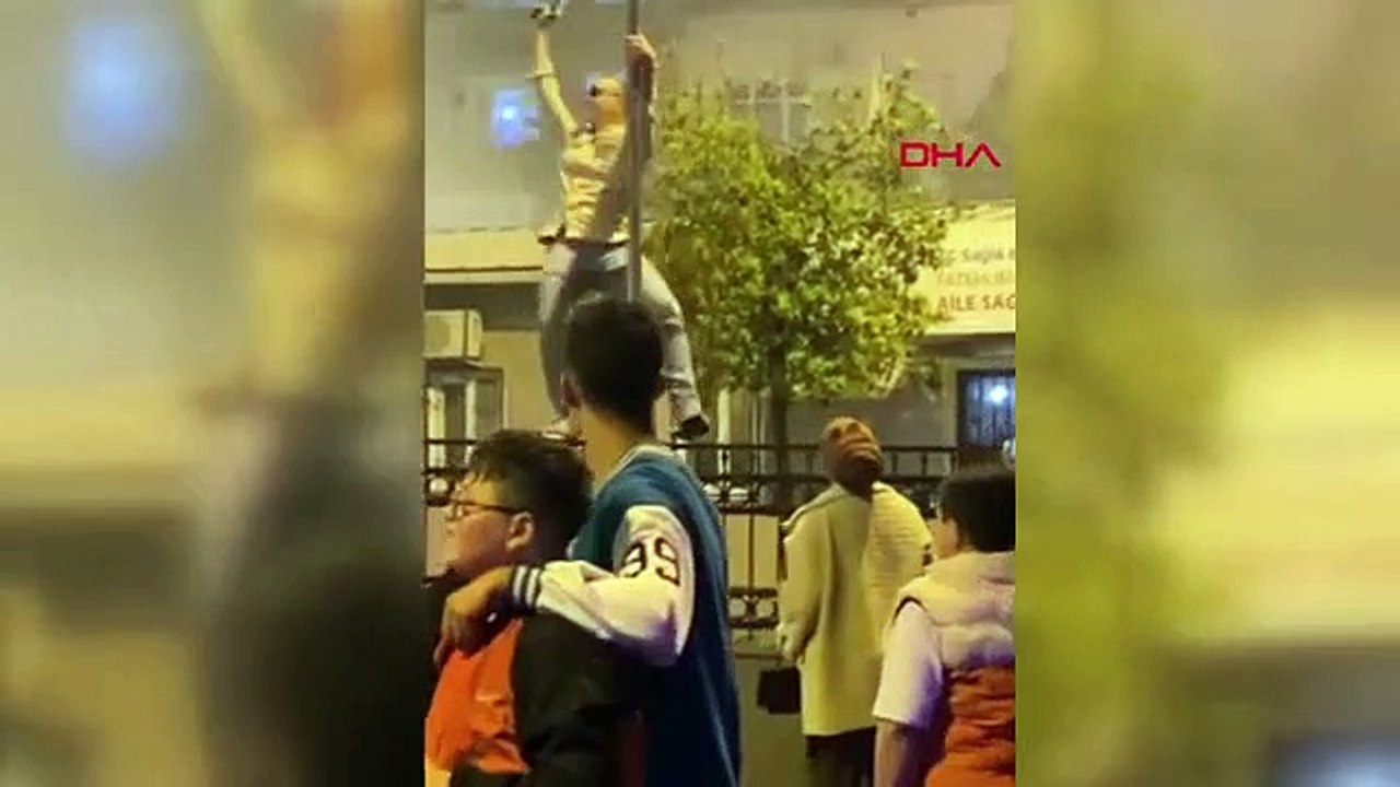 IL A DANSÉ ET TIRE EN L'AIR AVEC UNE ARME AU DIVERTISSEMENT MILITAIRE DE GAZİOSMANPAŞA