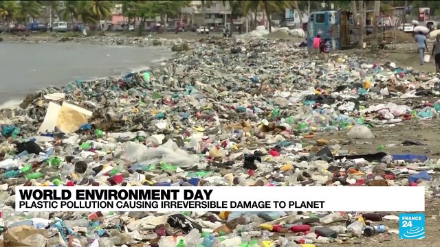 Climate treaty remains elusive as 'fossil fuel industry floods negotiations with lobbyists'